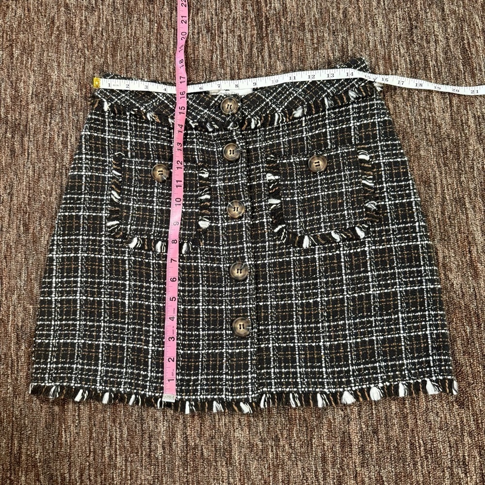 Everyday Chic Boutique Tweed Frayed Hem Black and White Old Money Mini Skirt Med - Picture 5 of 7
